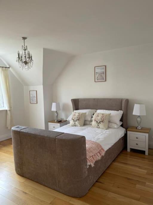 Large Coastal Cottage, Private Indoor Pool, Hut Tub, Sauna And Steam Pod Weymouth