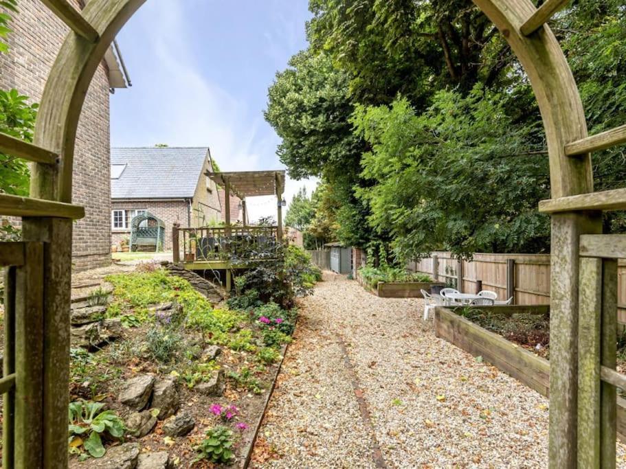 Large Coastal Cottage, Private Indoor Pool, Hut Tub, Sauna And Steam Pod Weymouth
